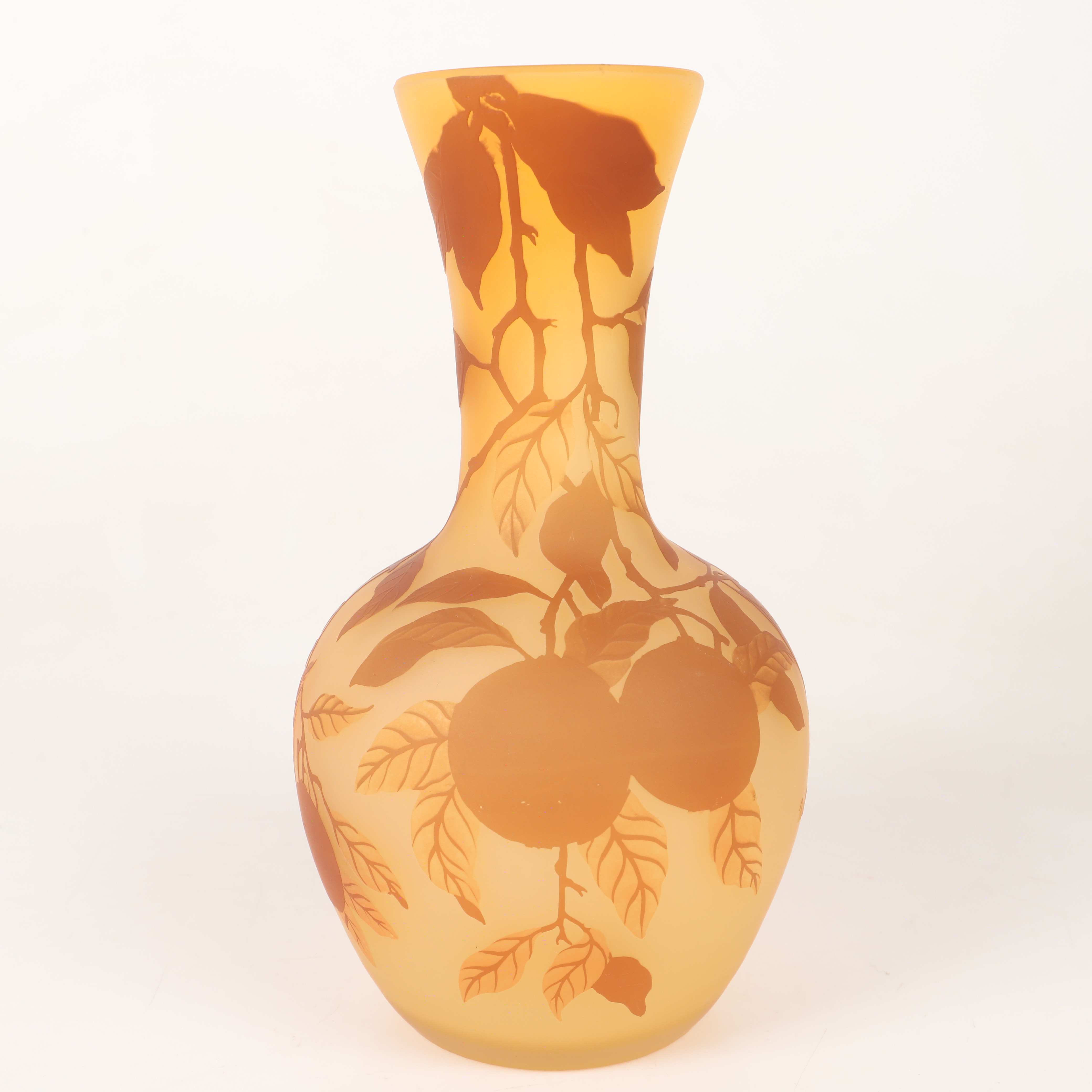 VAS, glas med överfång, art nouveau, otydligt signerad.