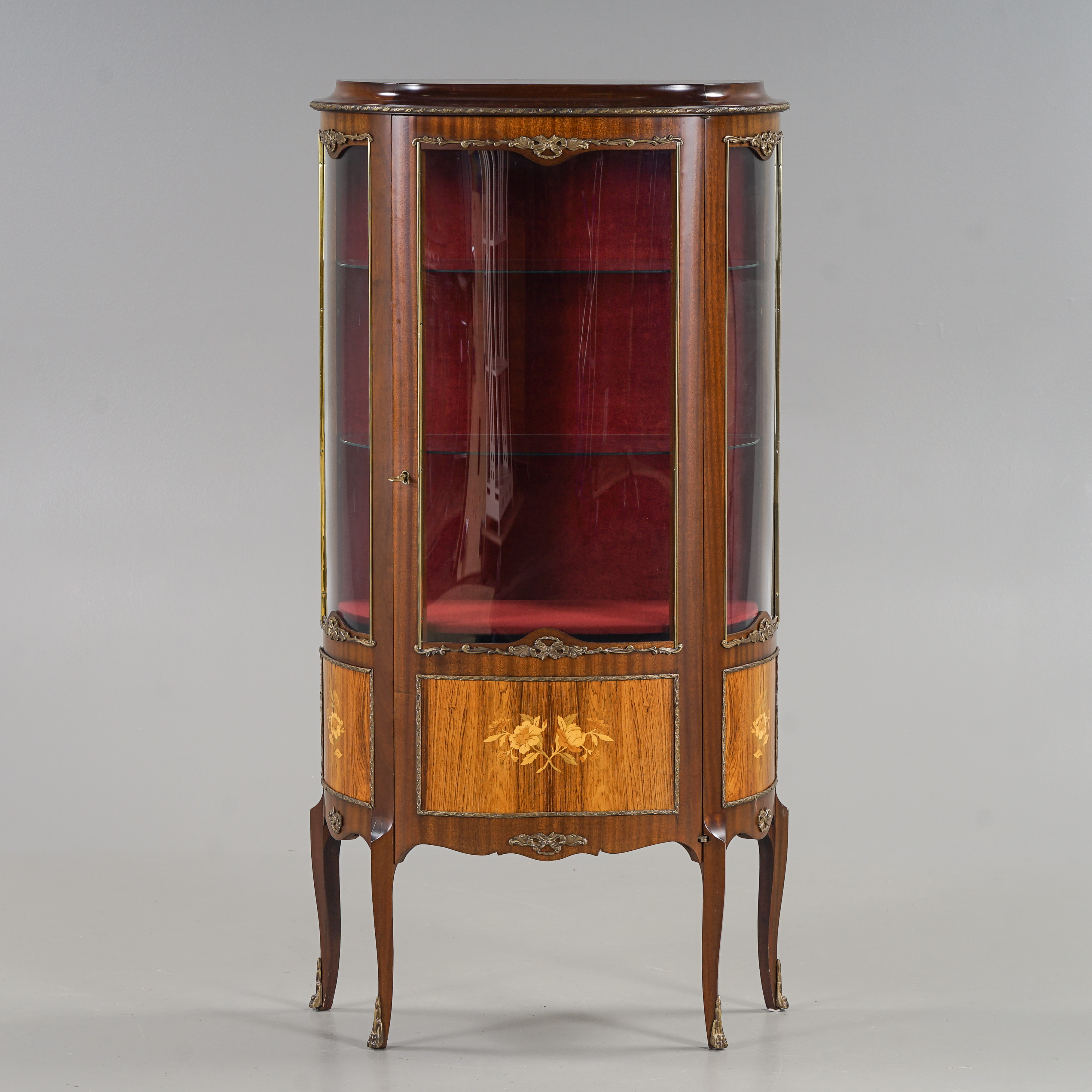 VITRINSKÅP Louis XVI-stil, Mahogny, 1900-talets andra hälft.
