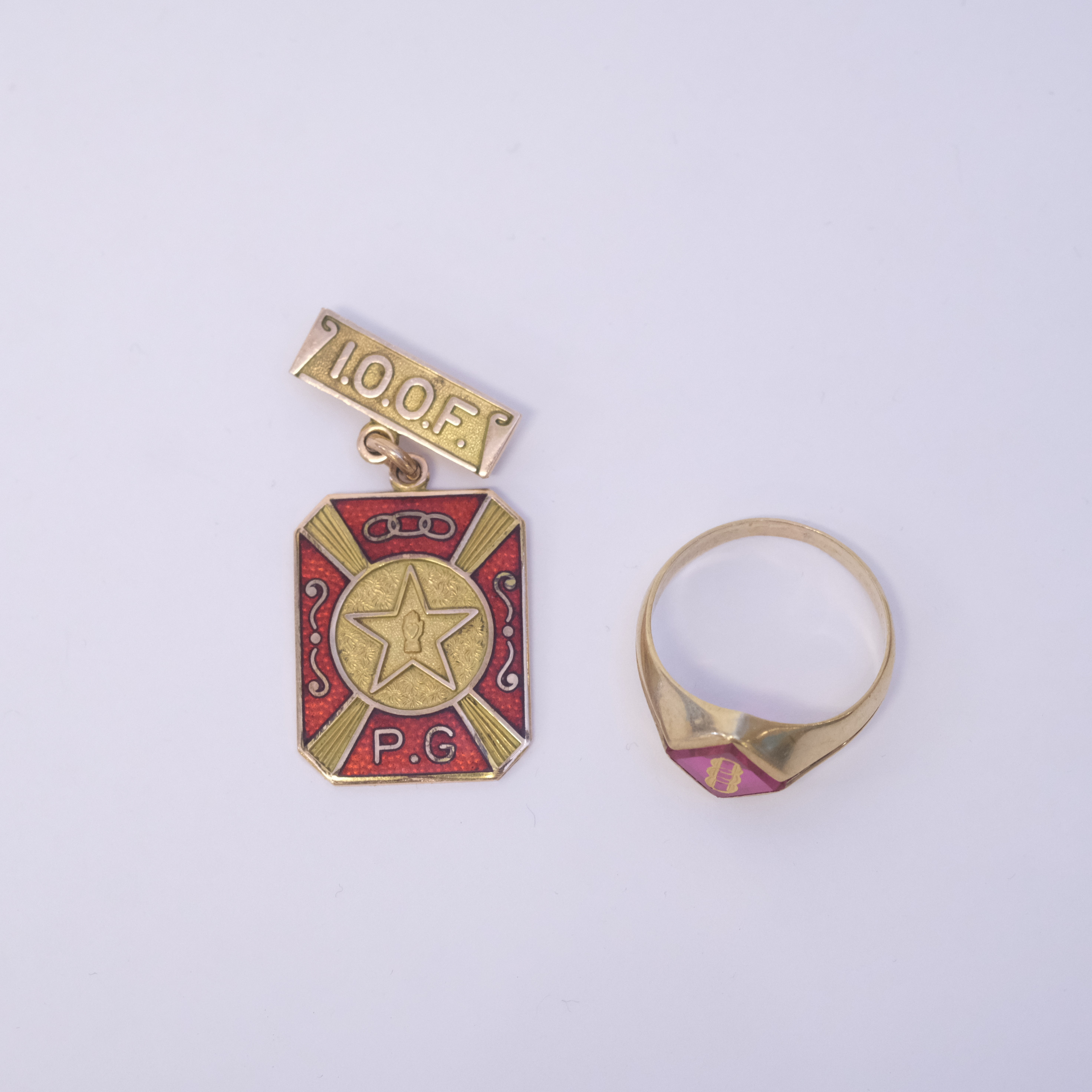 ORDENSMÄRKE, 14K GULD SAMT RING, 8K GULD.