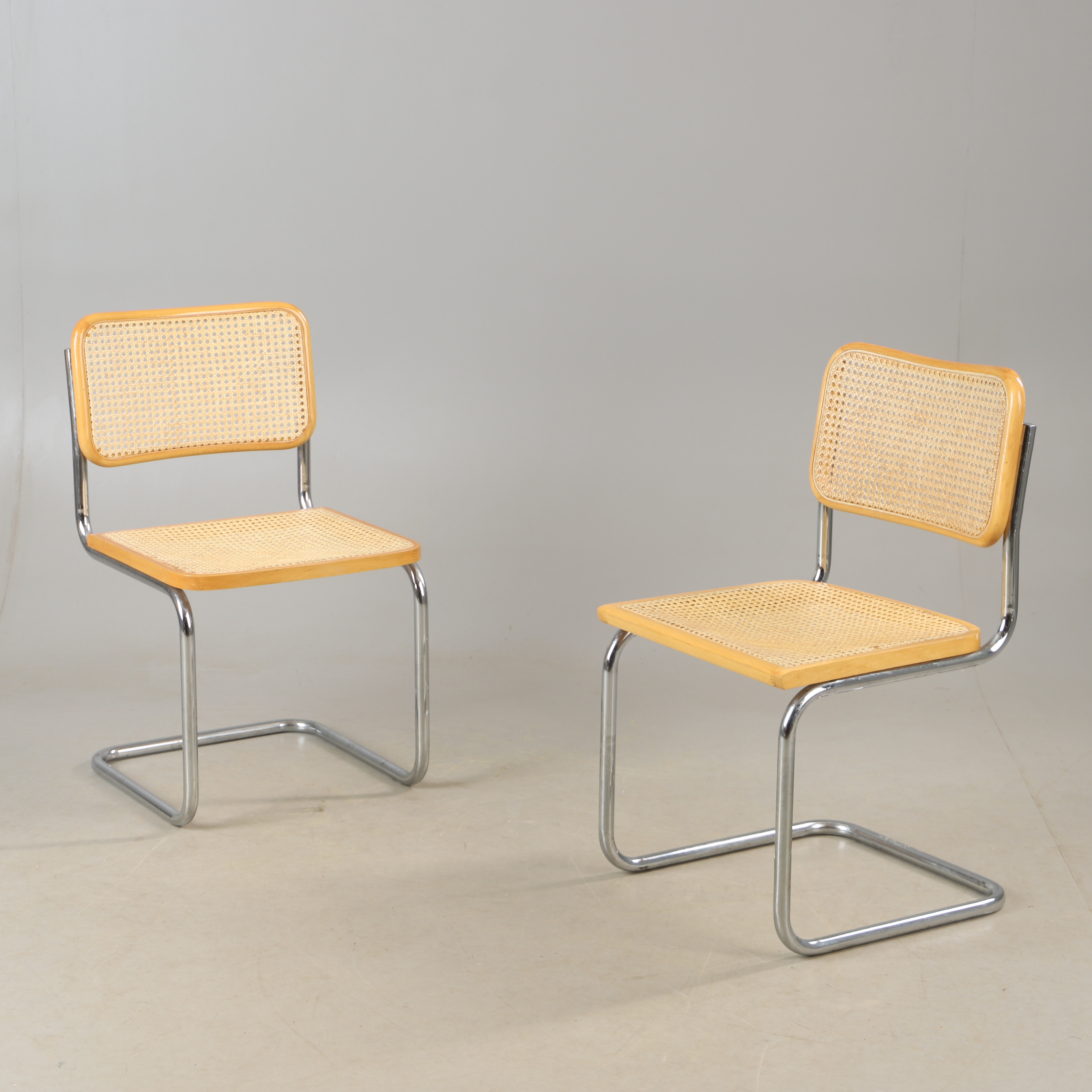 STOLAR, 1 par, rotting och bok, Bauhaus-modell, Italien, 1900-talets andra hälft.