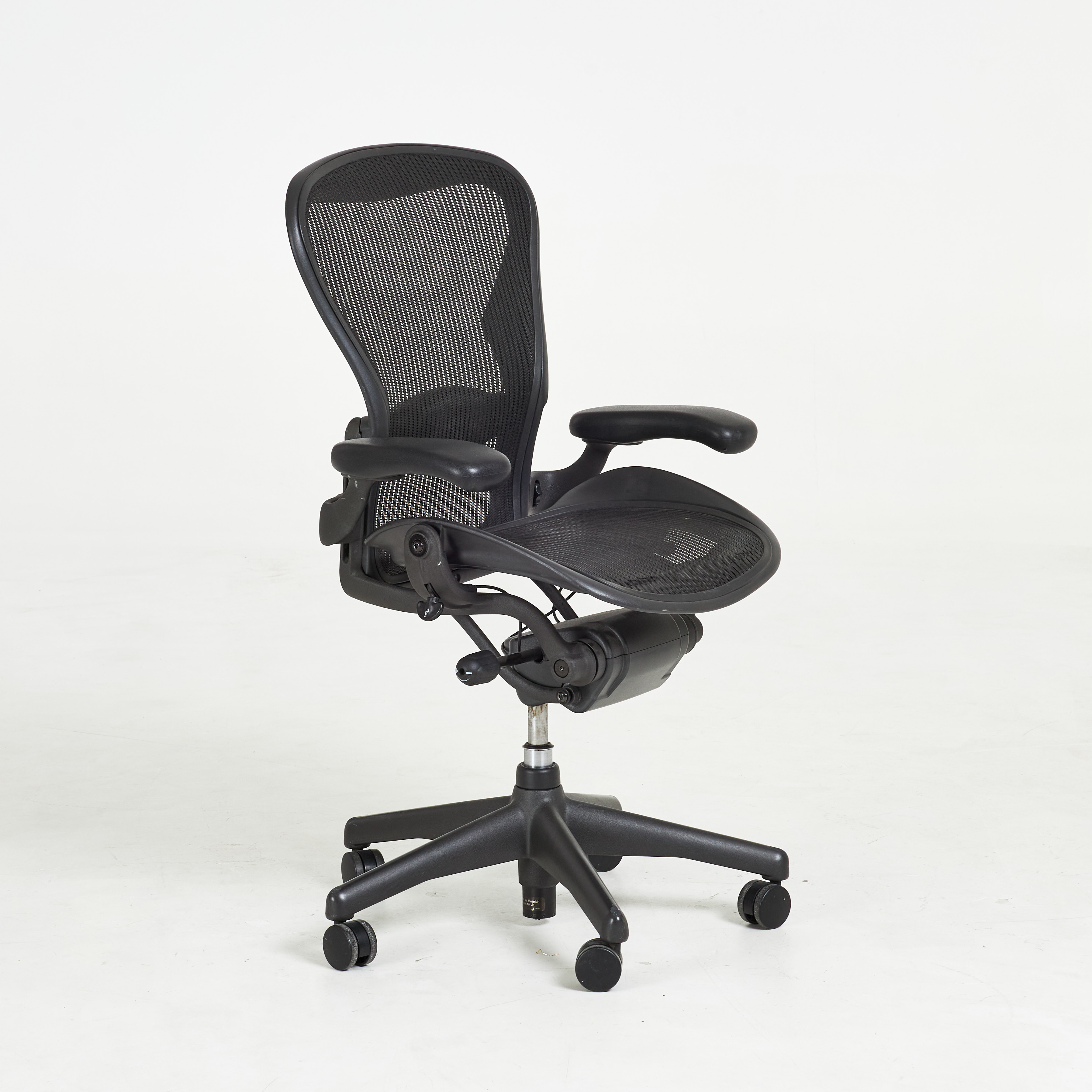 DON CHADWICH & BILL STUMPH. Kontorsstol "Aeron", plast och pellicle-tygnät, för Herman Miller, undertill etikettmärkt.