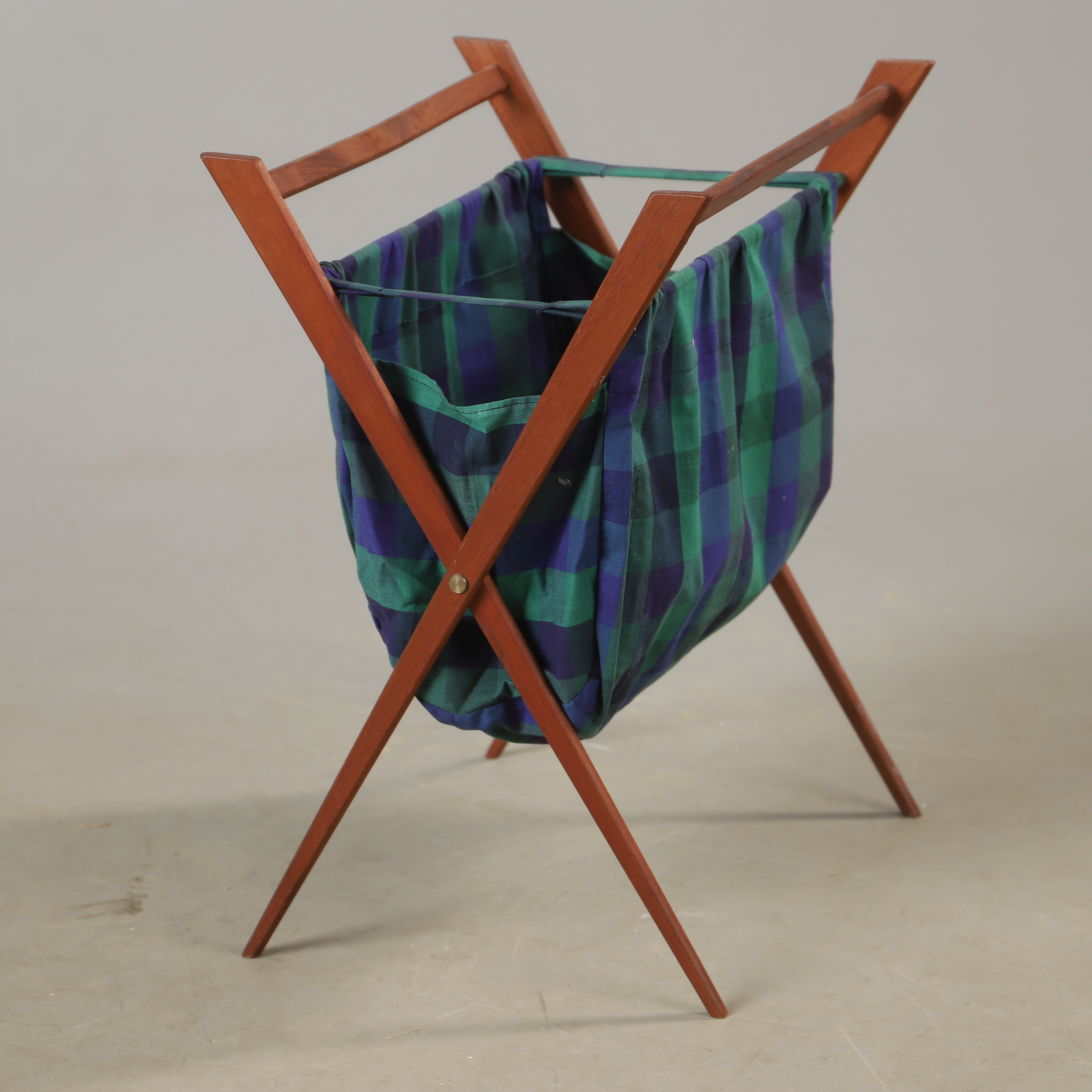 TIDNINGSSTÄLL, teak, 1900-talets mitt.