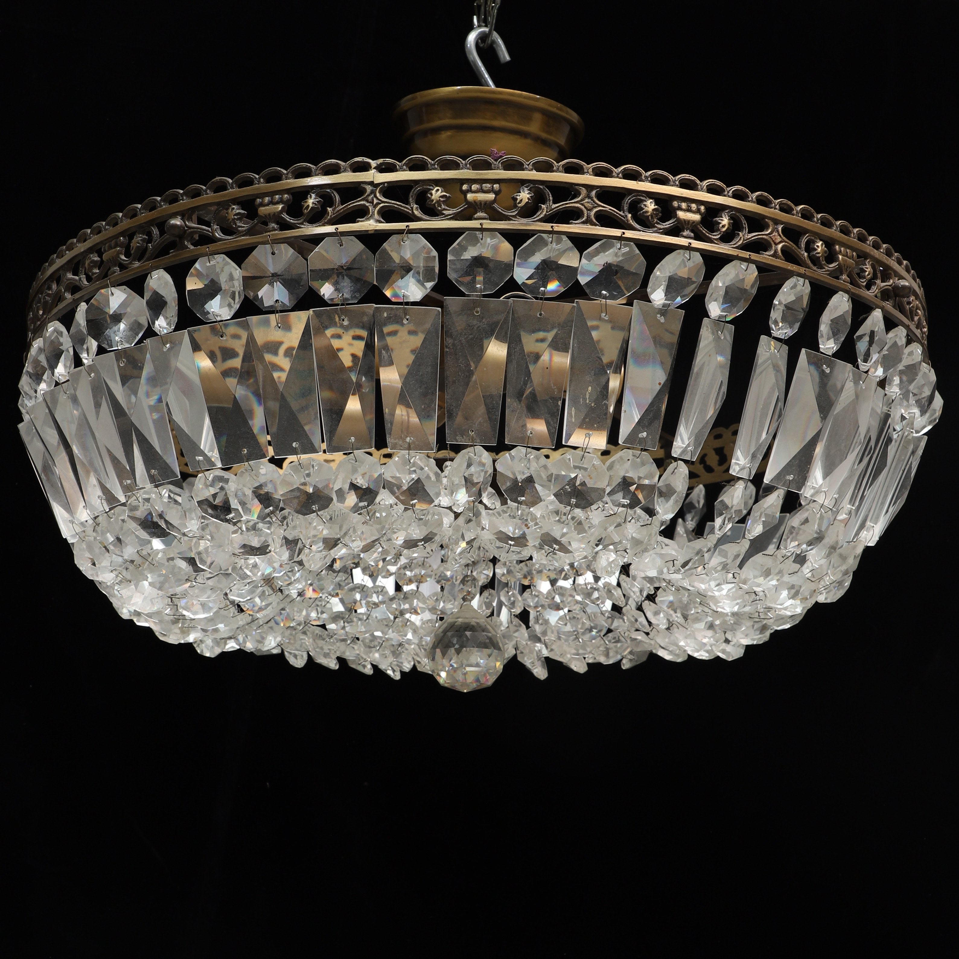 TAKLAMPA, plafondmodell, mässing och prismor, 1900-tal.