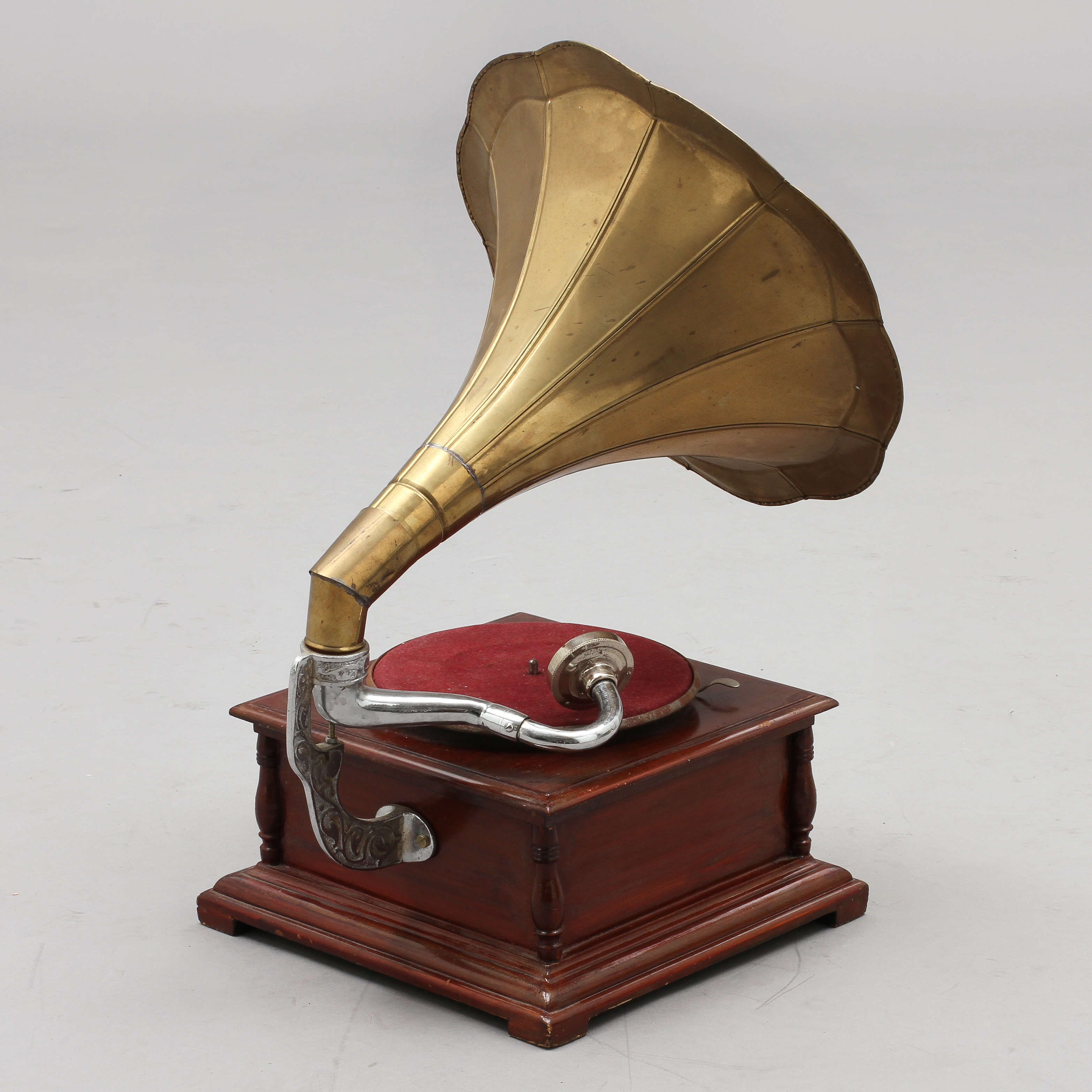 27 граммофон. рупор граммофона. 27 граммофон. механизм граммофона. старинный граммофон.