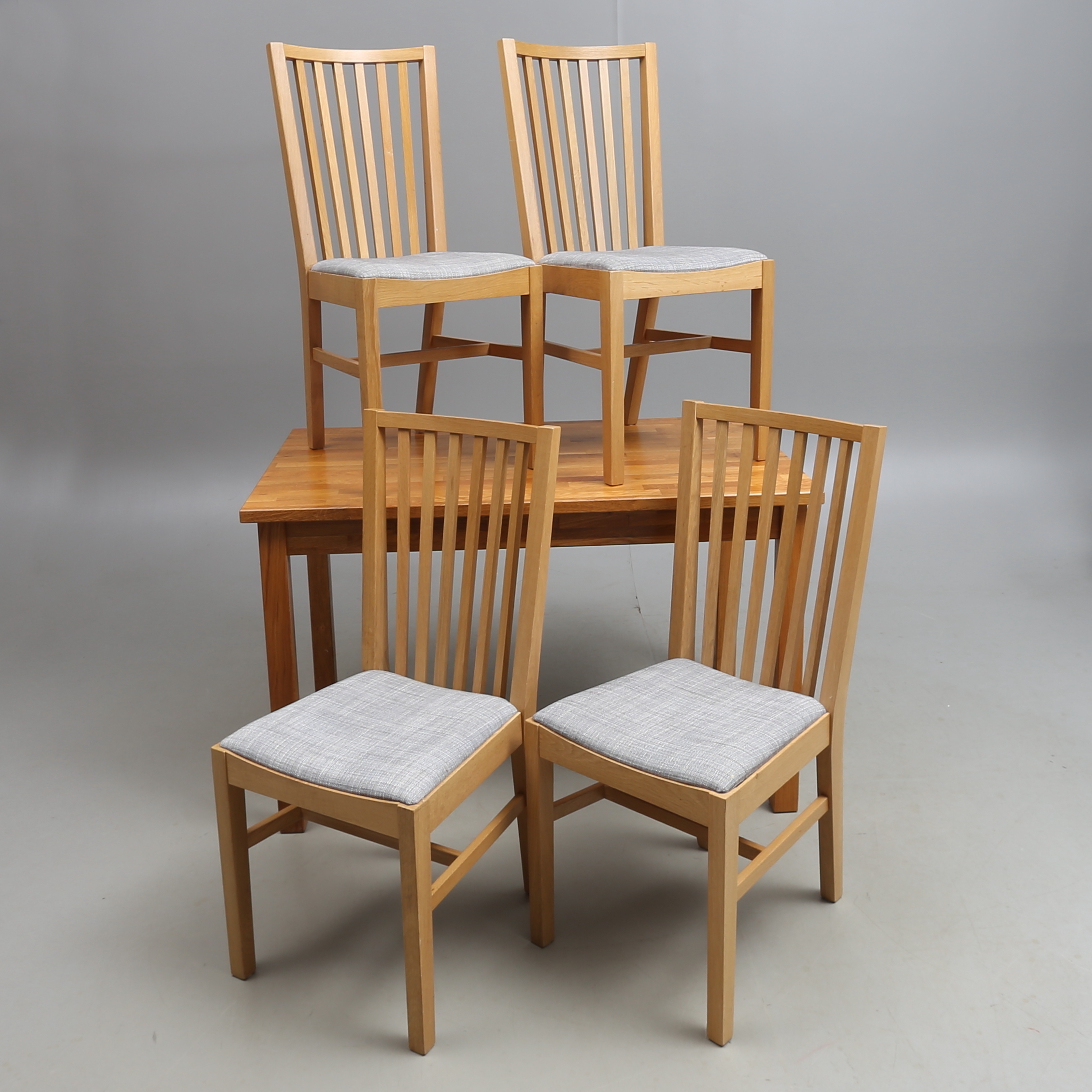 Matsalsmöbler på auktionshuset kolonn auctionet Ekensberg bord