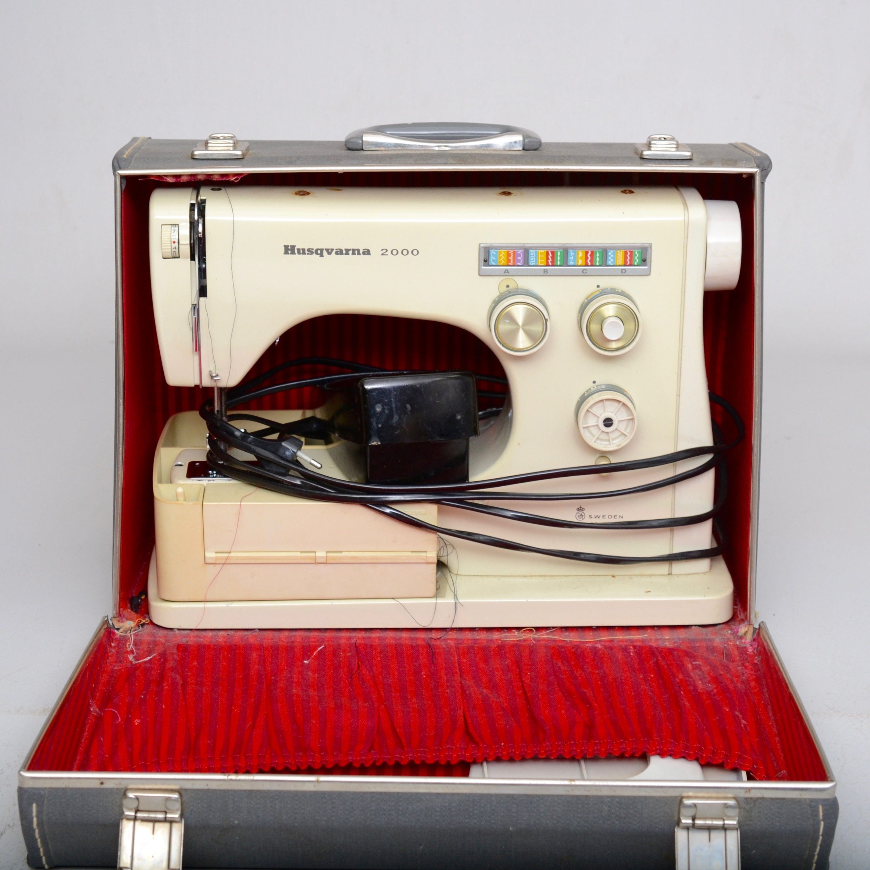 Images for 602553. SEWING MACHINE, Husqvarna 2000.