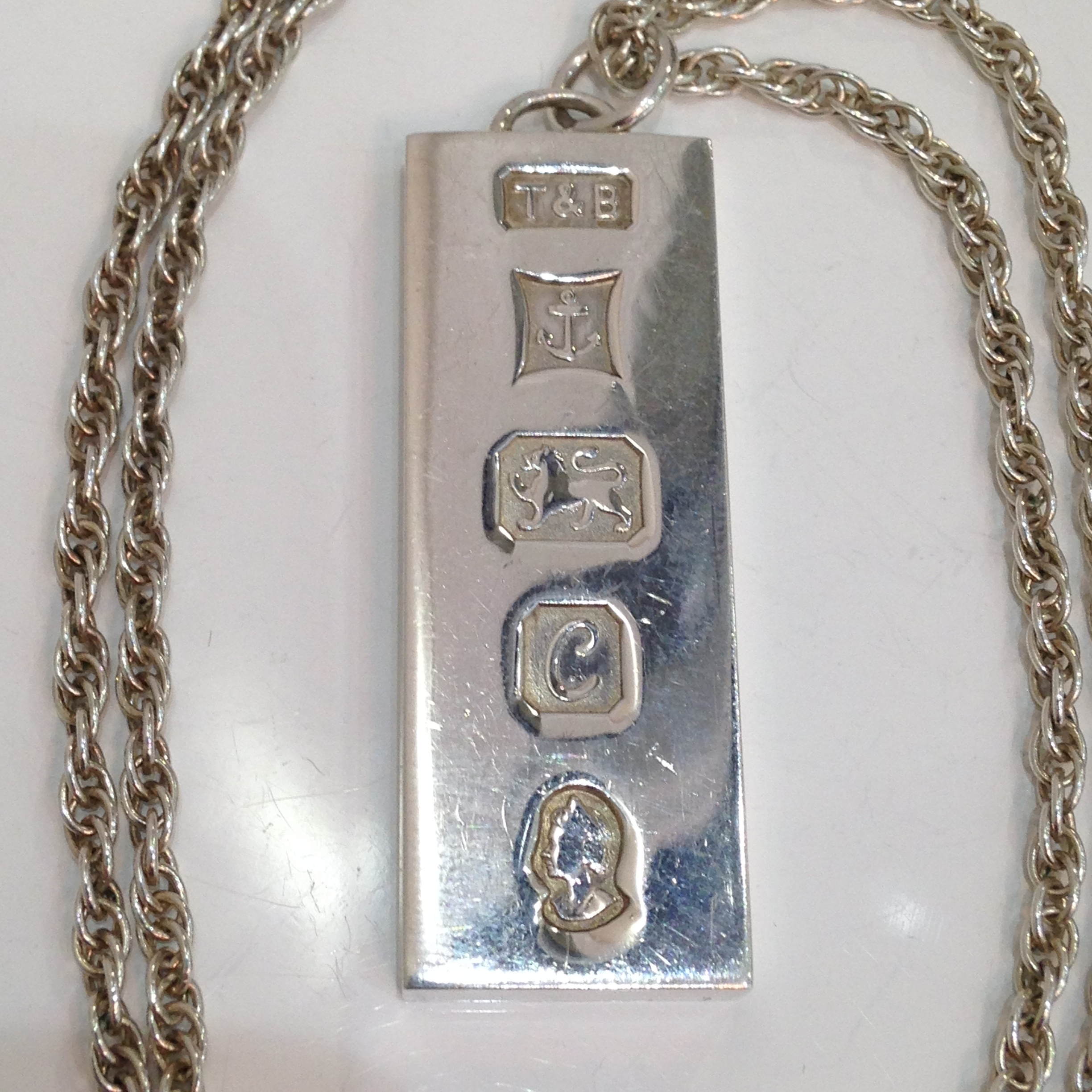 SILVER INGOT AND CHAIN. Jewellery 
