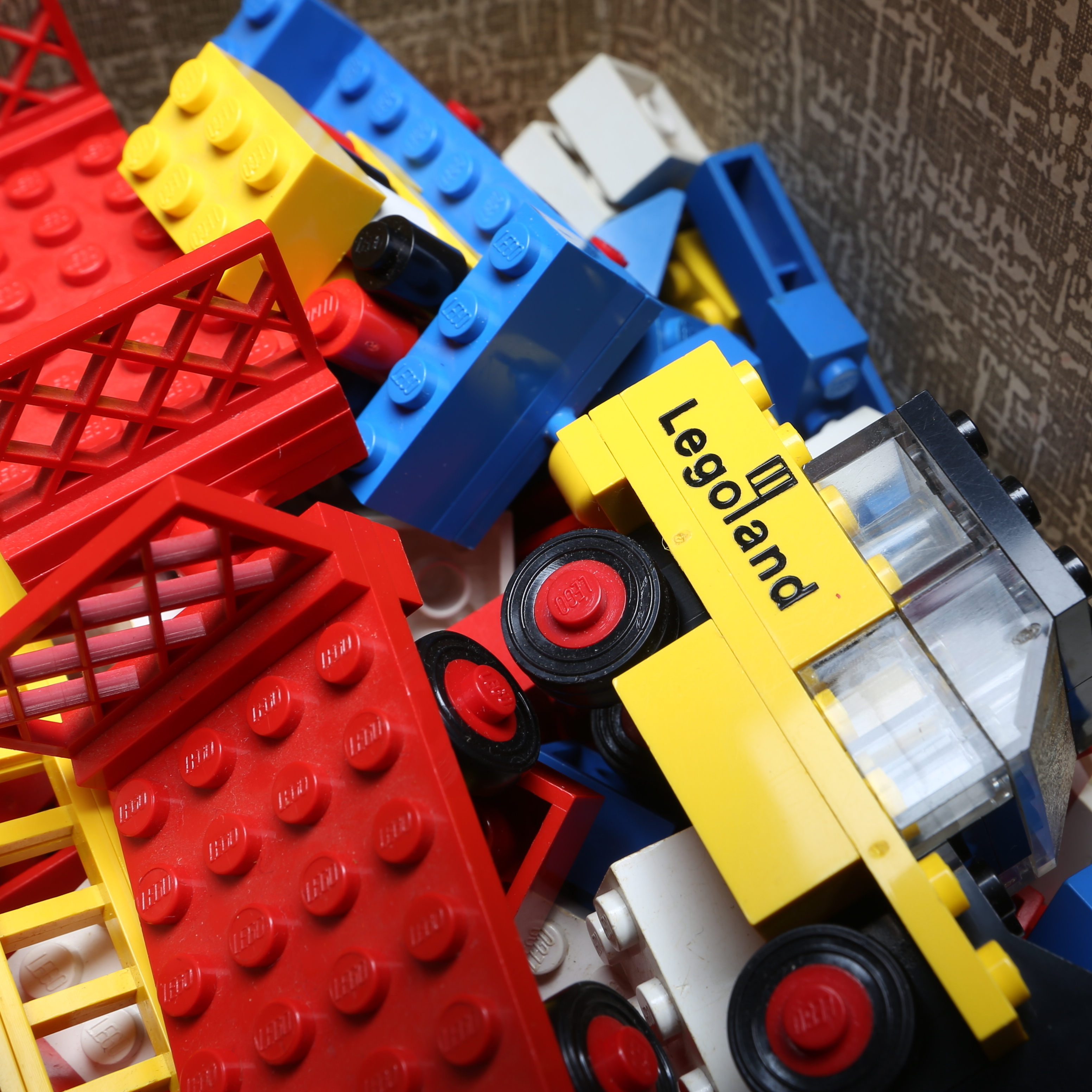 LEGO, i väska, 1900 talets mitt. Toys Auctionet LEGO, i väska, 1900 talets mitt. Toys Auctionet