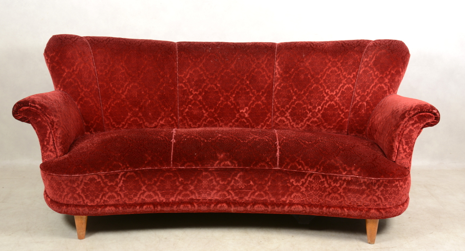 SOFFA, röd plysch, 1900-tal. Möbler - Soffor & Sittgrupper - Auctionet