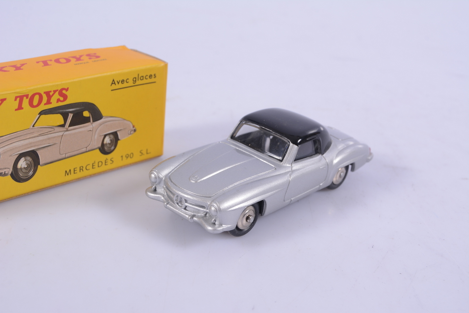 Dinky Toys France Mercedes 190SL sans vitre